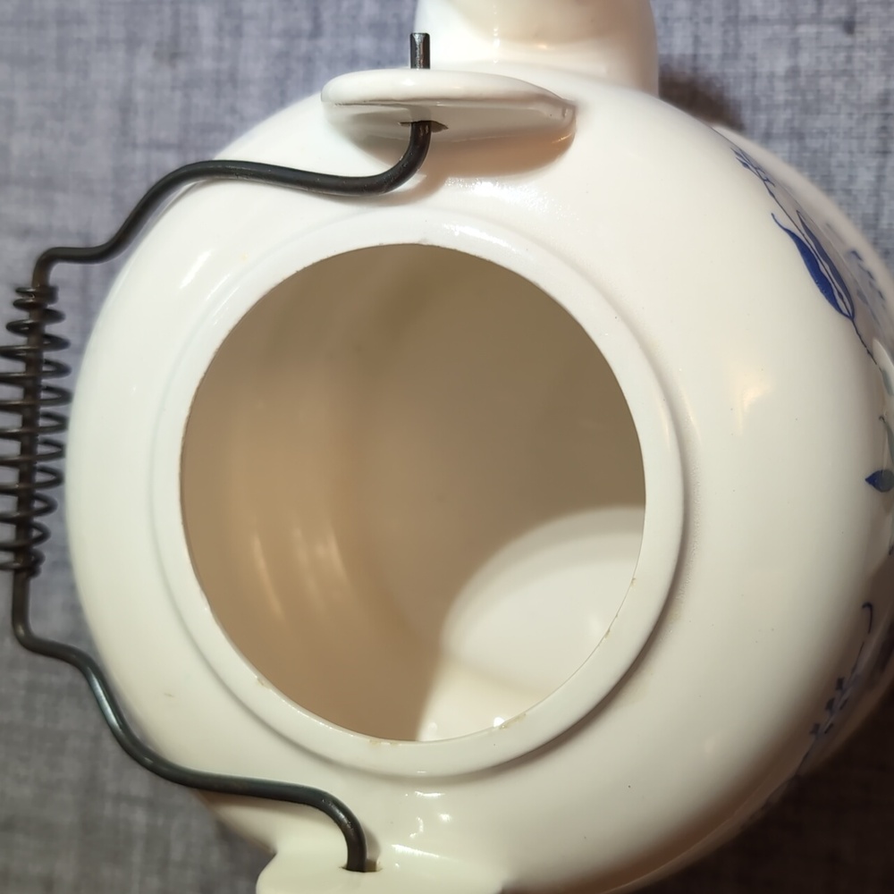 Blue Onion Pattern Tea Pot - Picture 4 of 9
